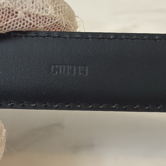 Authentic Louis Vuitton Epi Ceinture Leather 110/44 belt - Picture 8 of 14